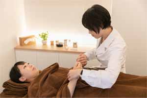 脈診をする様子